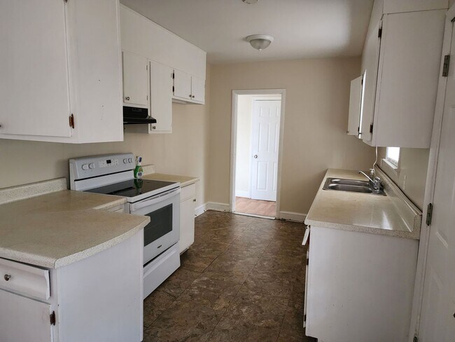 Building Photo - 15 Fleetwood Dr