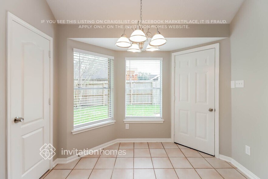 Building Photo - 3801 Lake Dr