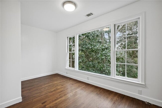 Building Photo - 2878 N Hills Dr NE