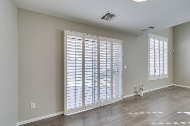 Building Photo - GORGEOUS HOME WITH TONS OF UPGRADES*GATED COMMUNITY WITH A COMMUNITY POOL*