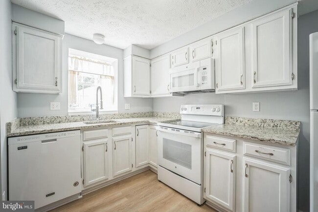 Building Photo - 1613 Fieldthorn Dr