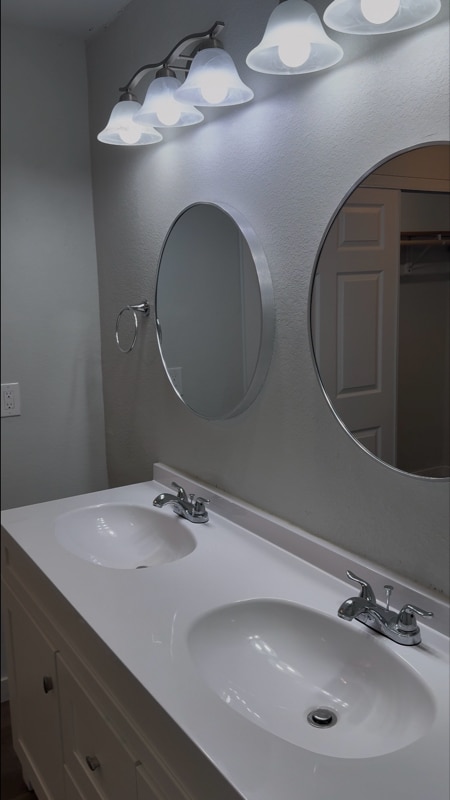 Building Photo - 711 E Mountain Ash Loop