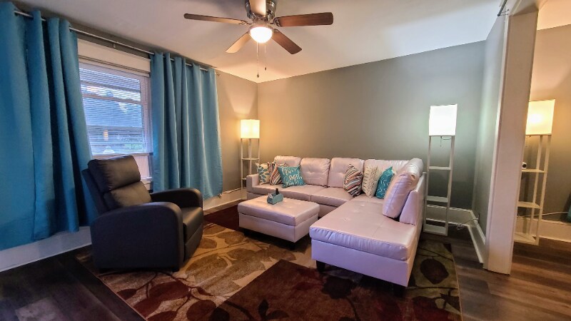 Building Photo - 191 Queen St