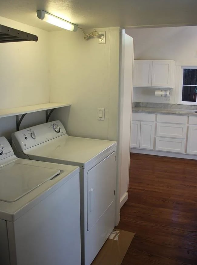 Building Photo - Charming 3 Bed, 2 Bath Single Story Home with AC in Barron Park