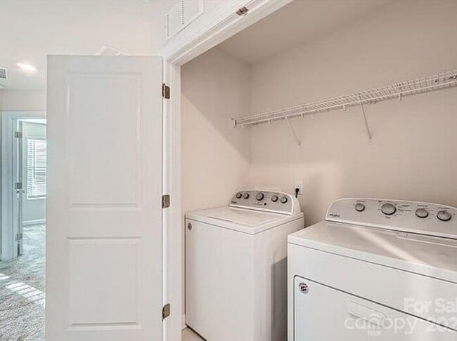 Building Photo - Beautiful 4BR 4BA Home w/ Garage Parking • Updated Appliances in Charlotte