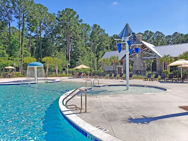 Building Photo - Newly Refreshed Single Story Home in Carol...