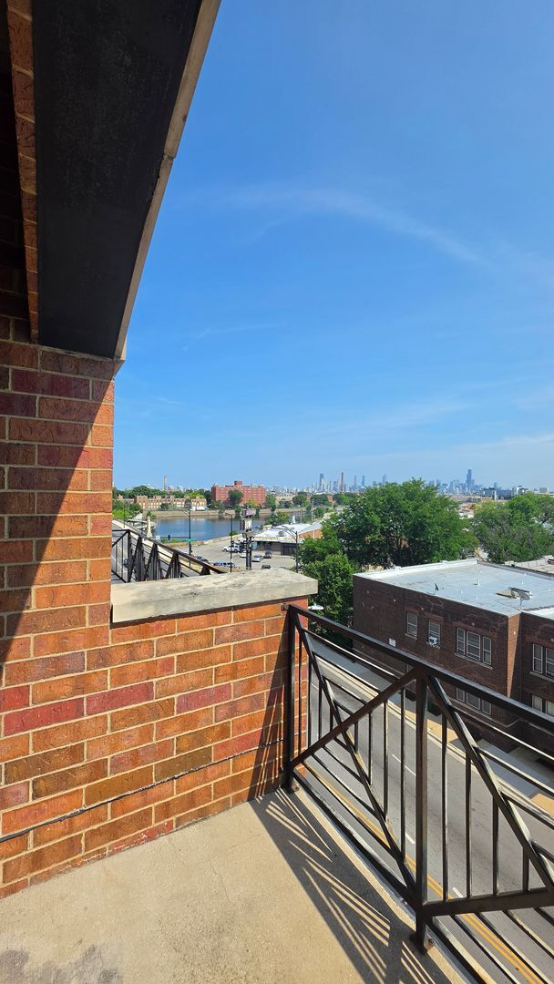Building Photo - 2811 N Bell Ave