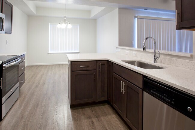 Building Photo - 3027 N Sherwood Dr