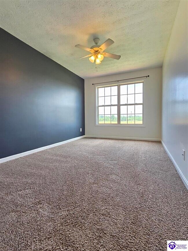 Building Photo - 153 Twin Lakes Dr