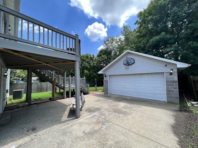 Building Photo - 3700 Hillcross Dr