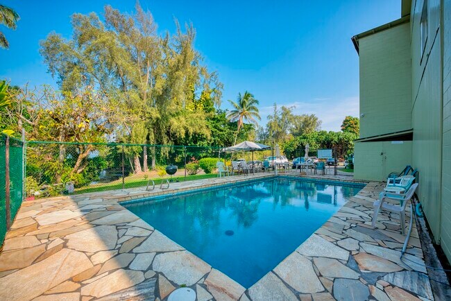 Building Photo - 355 Kalanianaole St