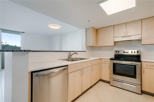 Building Photo - 3000 Coral Wy