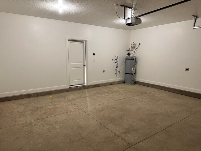 Building Photo - 3 Bedroom Home in Desert Color with Lagoon Access! End Unit!