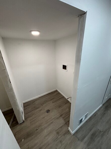 Washer/dryer hookup - 1624 11th St