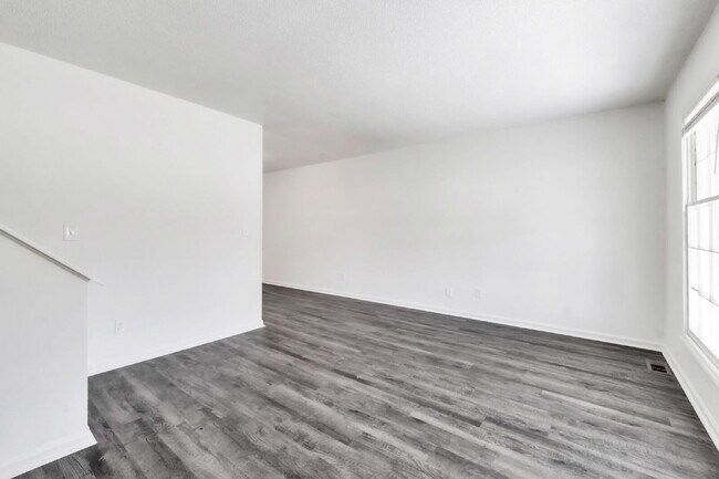 Building Photo - Spacious 4BR, 2BA Tri-Level Home with versatility and flexibility.  $1675 /mo rent***