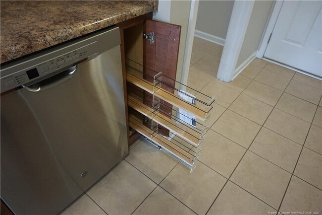 Building Photo - 2913 Aristocrat Ln