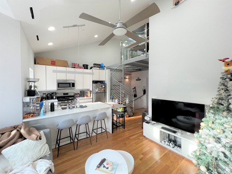 Building Photo - 1607 Tremont St