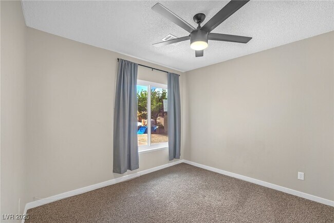 Building Photo - 727 Barrie Ct