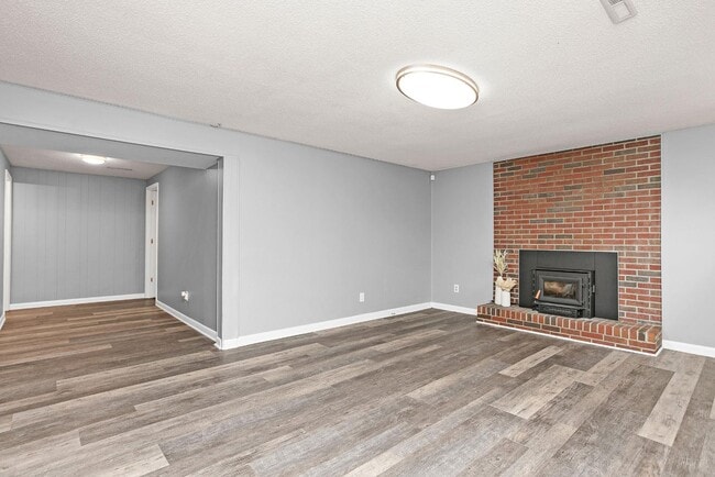 Building Photo - 705 Bon Aire Dr