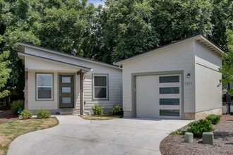Building Photo - 2bdrm/1bthrm Tiny House  ~ Landscaping Included!