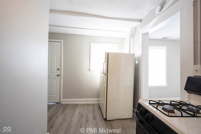 Building Photo - 423 Villa Ave