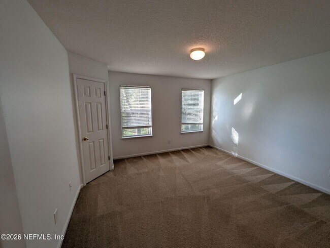 Building Photo - 546 Scrub Jay Dr