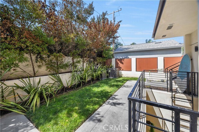 Building Photo - 332 Avenue E