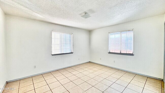 Building Photo - 2717 Idalia Ave