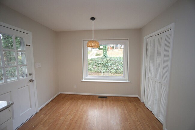 Building Photo - Renovated One Level Home in Fantastic North Raleigh Location!