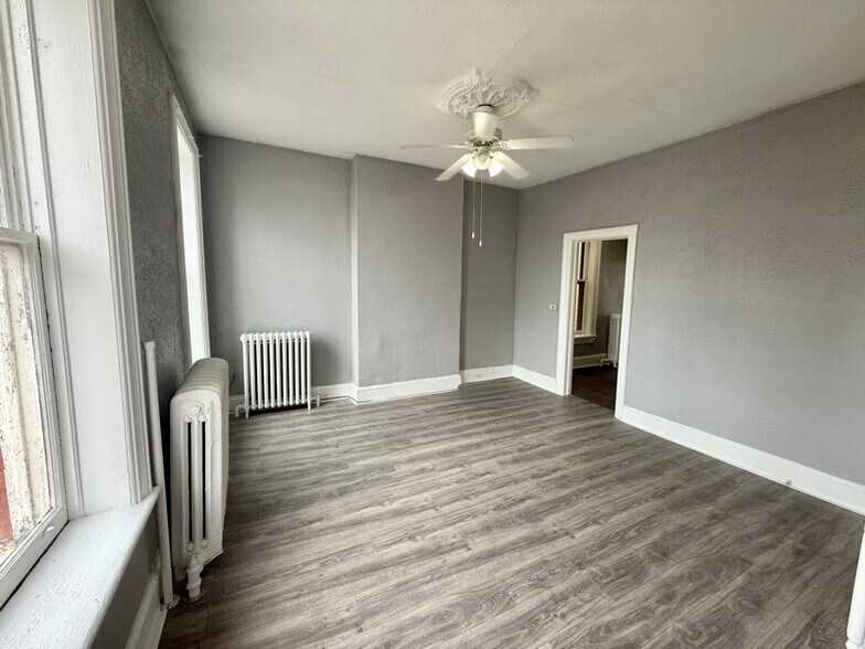 Building Photo - 4 Riverside Ave