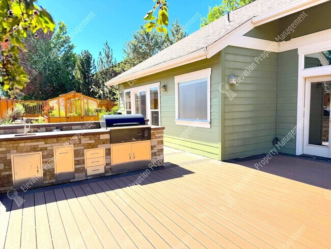 Building Photo - 4 BR Home in SE Bend with Canal Trail Access, Fenced Yard & Greenhouse