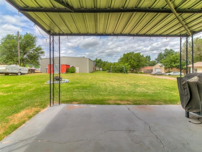 Building Photo - 621 N 16th St