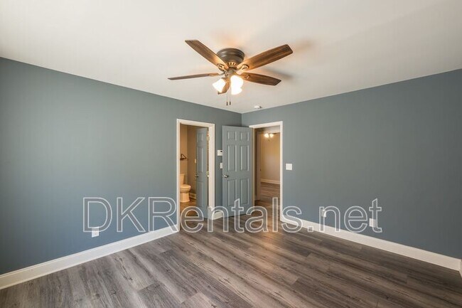 Building Photo - 898 Halston Ct