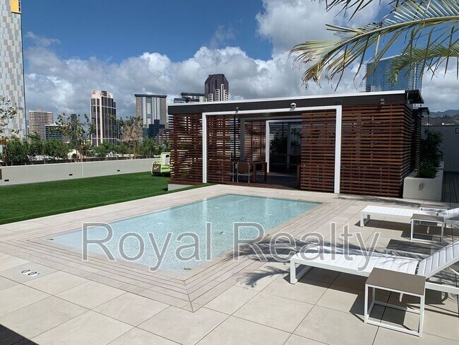 Building Photo - 987 Queen St