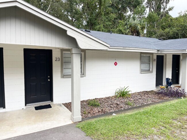 Building Photo - The Grande @ Gainesville