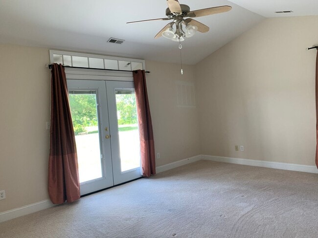 Building Photo - Beautiful Home on Lake Clermont