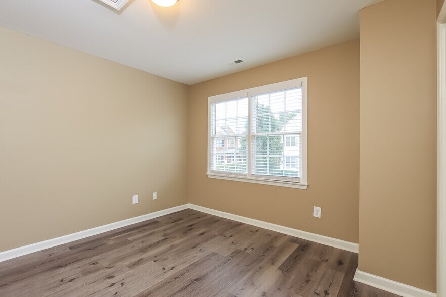 Building Photo - 5125 Casland Dr