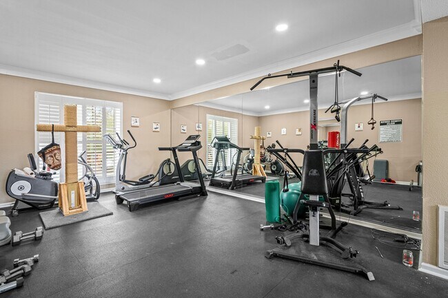 Building Photo - 2475 Underwood St