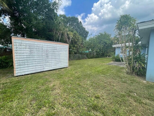 Building Photo - 177 E Laila Dr