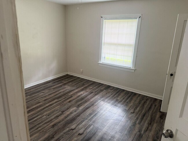 Building Photo - 3645 Lee Dr