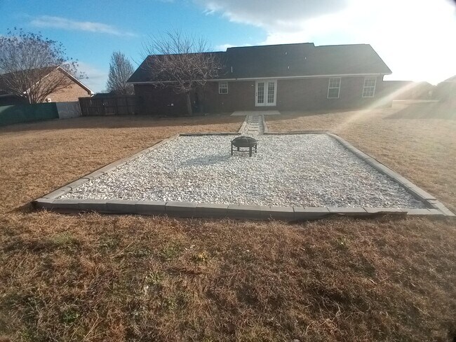 Building Photo - 3525 Drayton Dr