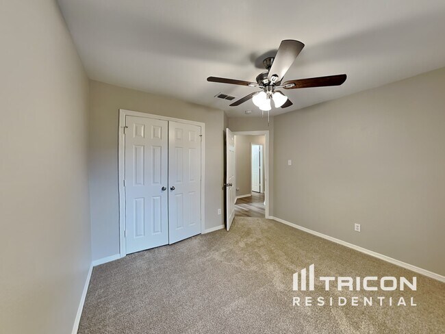 Building Photo - 1082 Roundrock Dr
