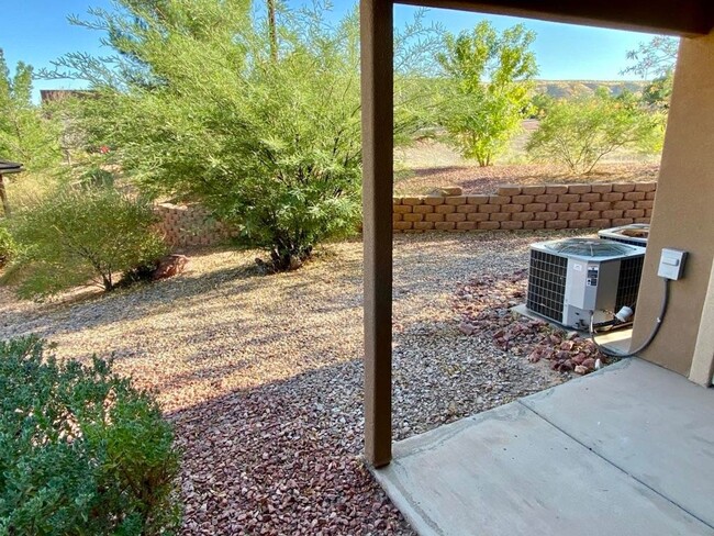 Building Photo - Beautiful Hidden Valley Townhome!