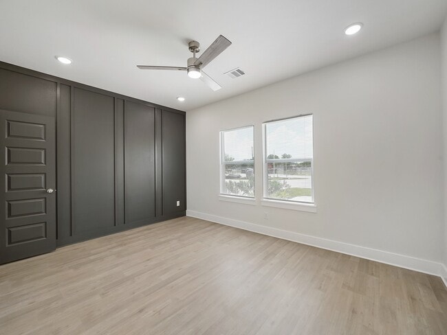 Building Photo - 8122 Double