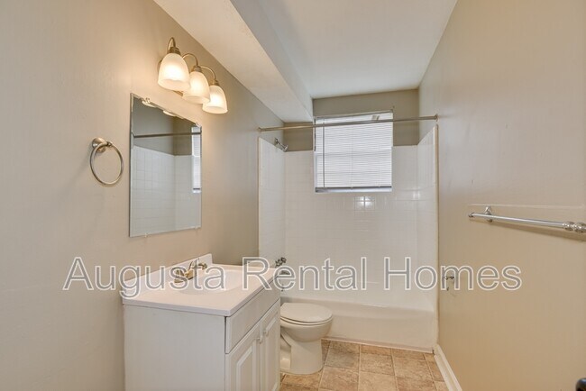 Building Photo - 323A Verdery Dr