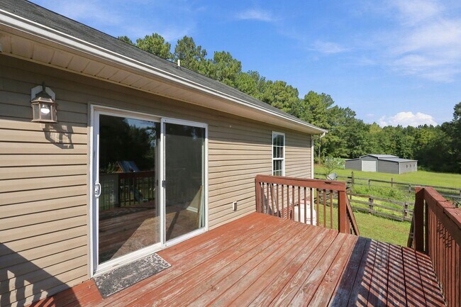 Building Photo - 570 Buchanan Rd
