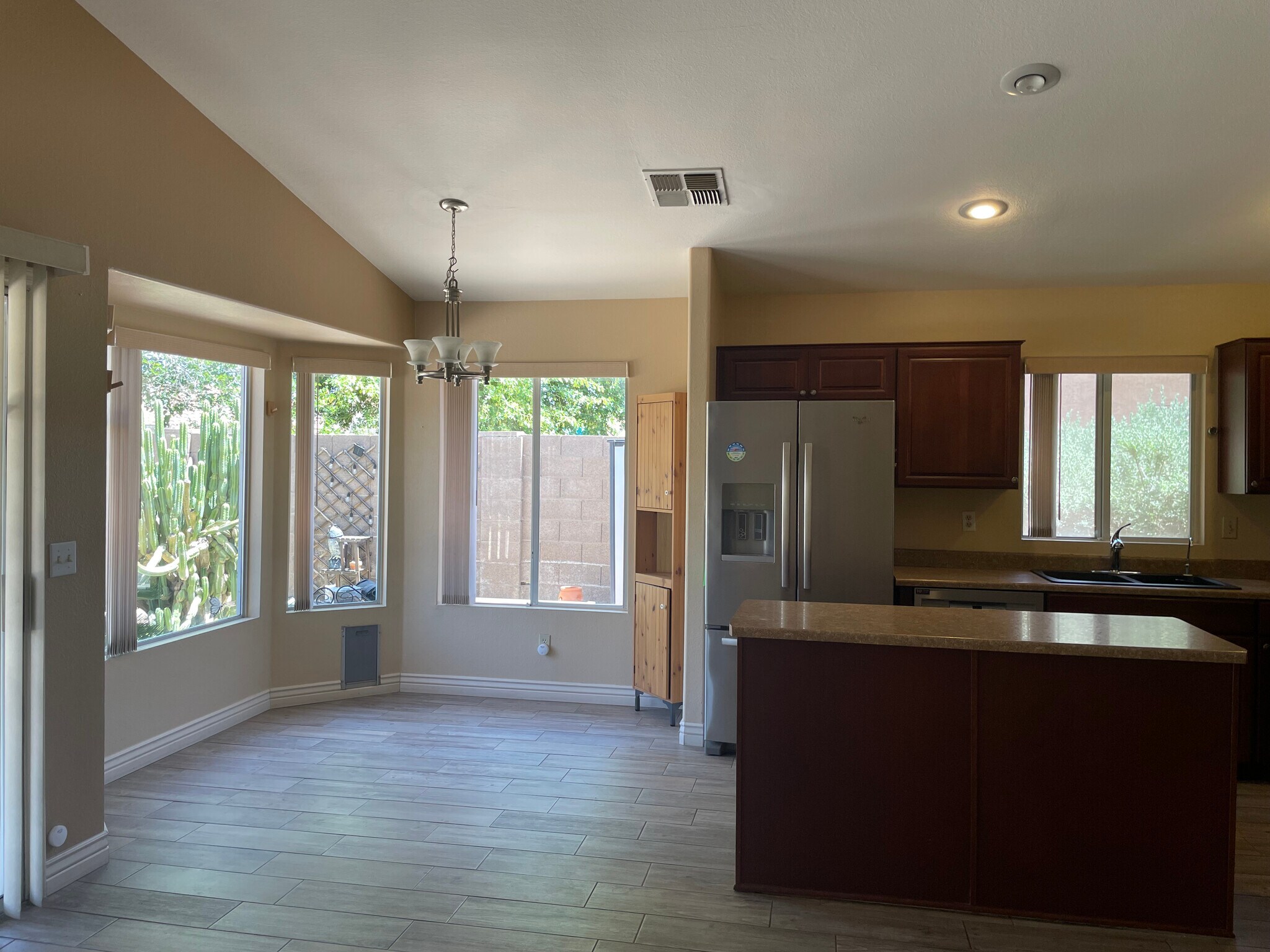 Breakfast nook - 1220 W Butler Dr