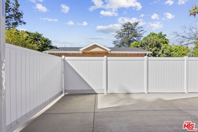 Building Photo - 6717 Cedros Ave