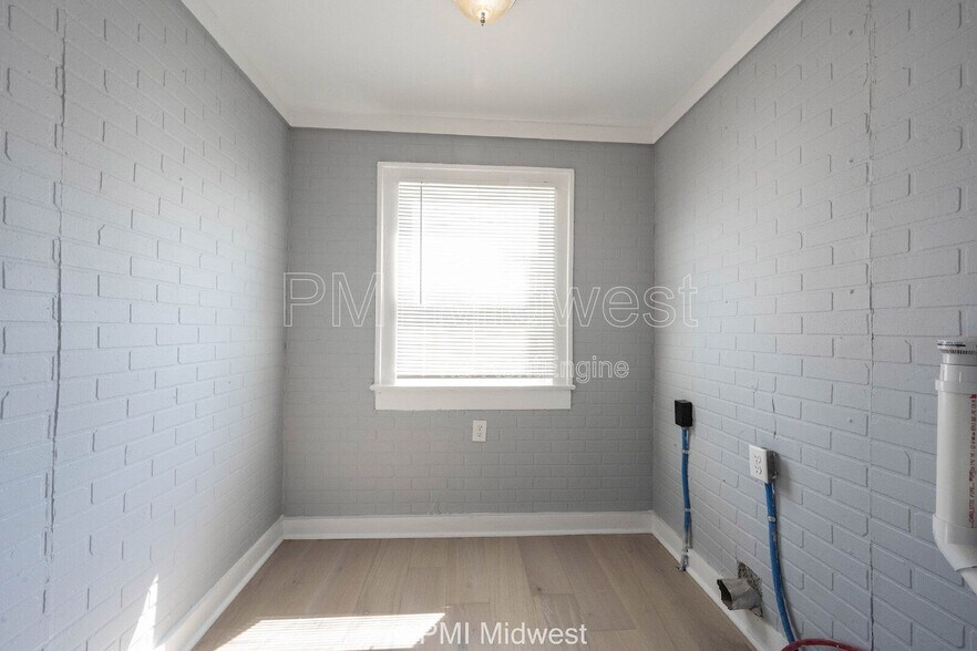 Building Photo - 1321 N Ewing St