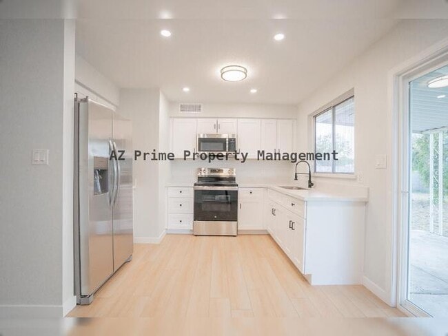 Building Photo - 3142 N 78th Dr